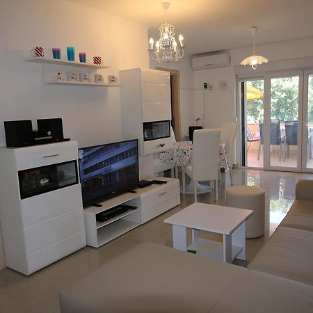 Apartments Saramandic Šilo Buitenkant foto