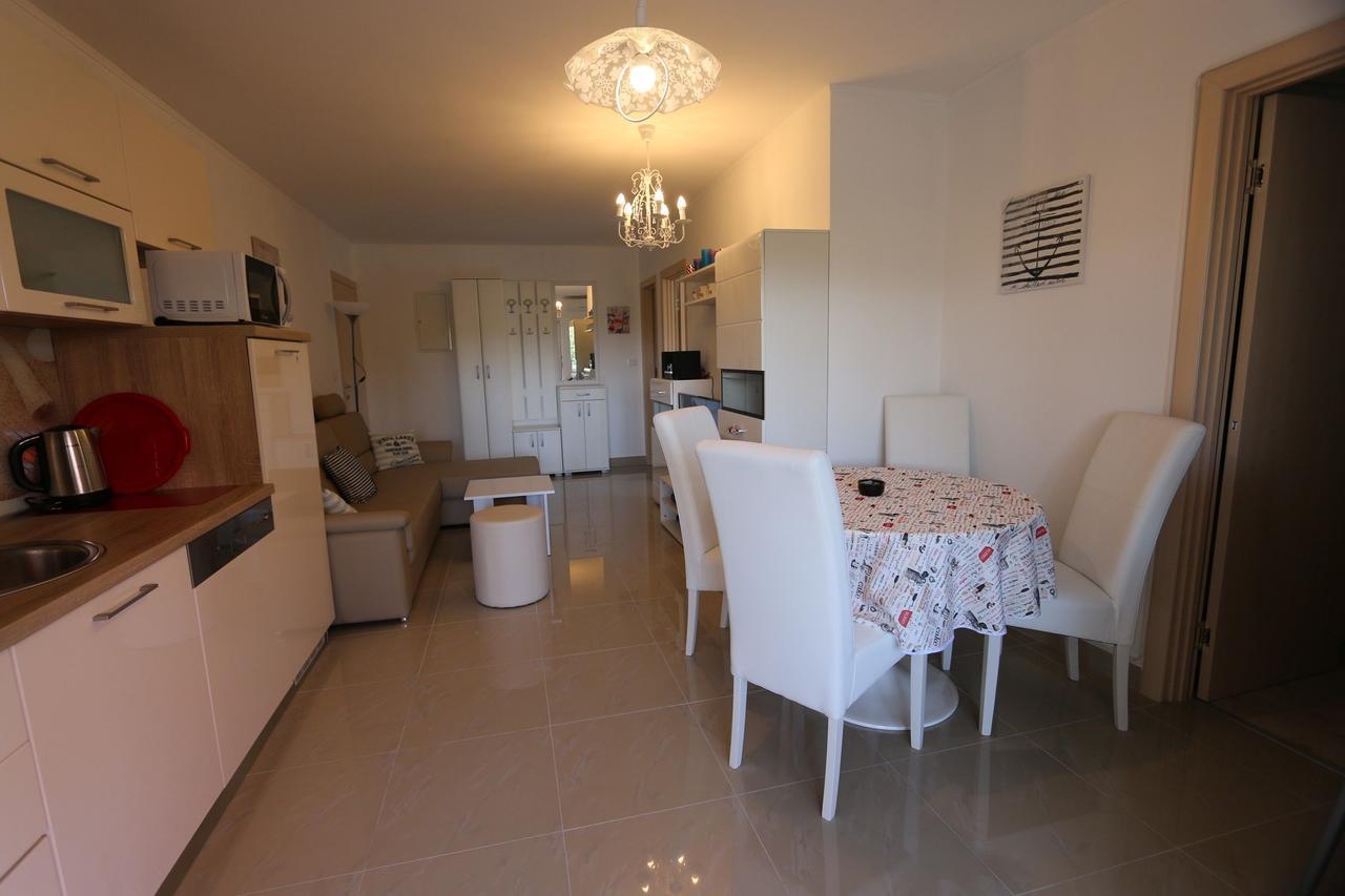 Apartments Saramandic Šilo Buitenkant foto