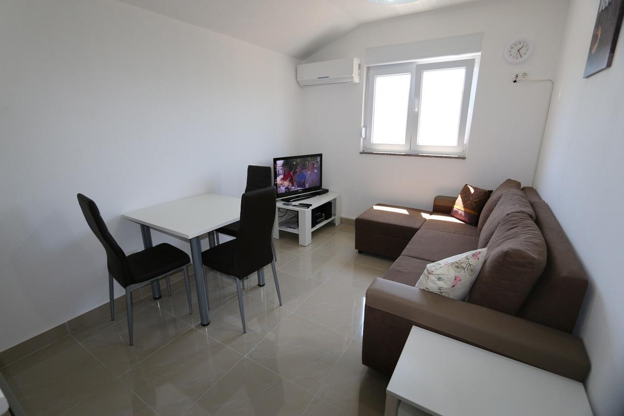 Apartments Saramandic Šilo Buitenkant foto