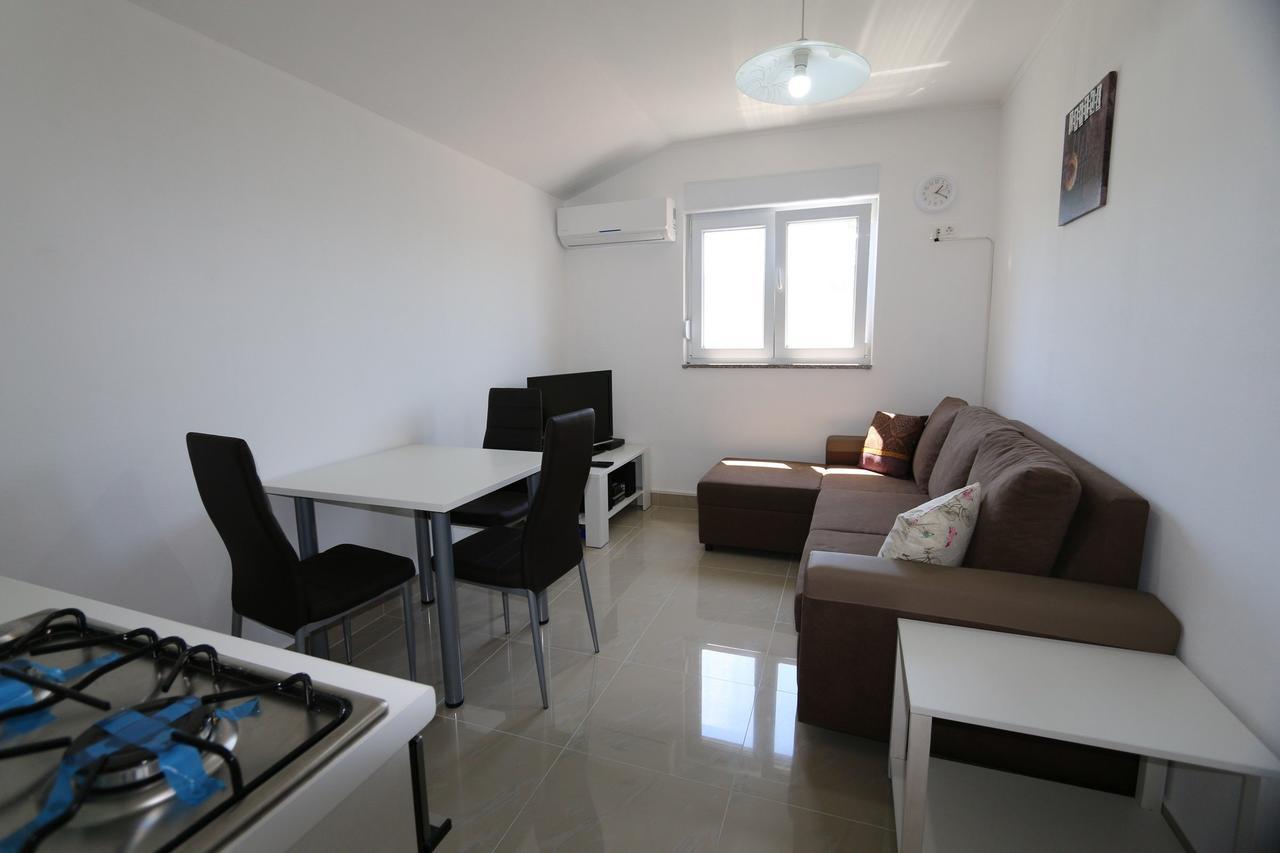 Apartments Saramandic Šilo Buitenkant foto